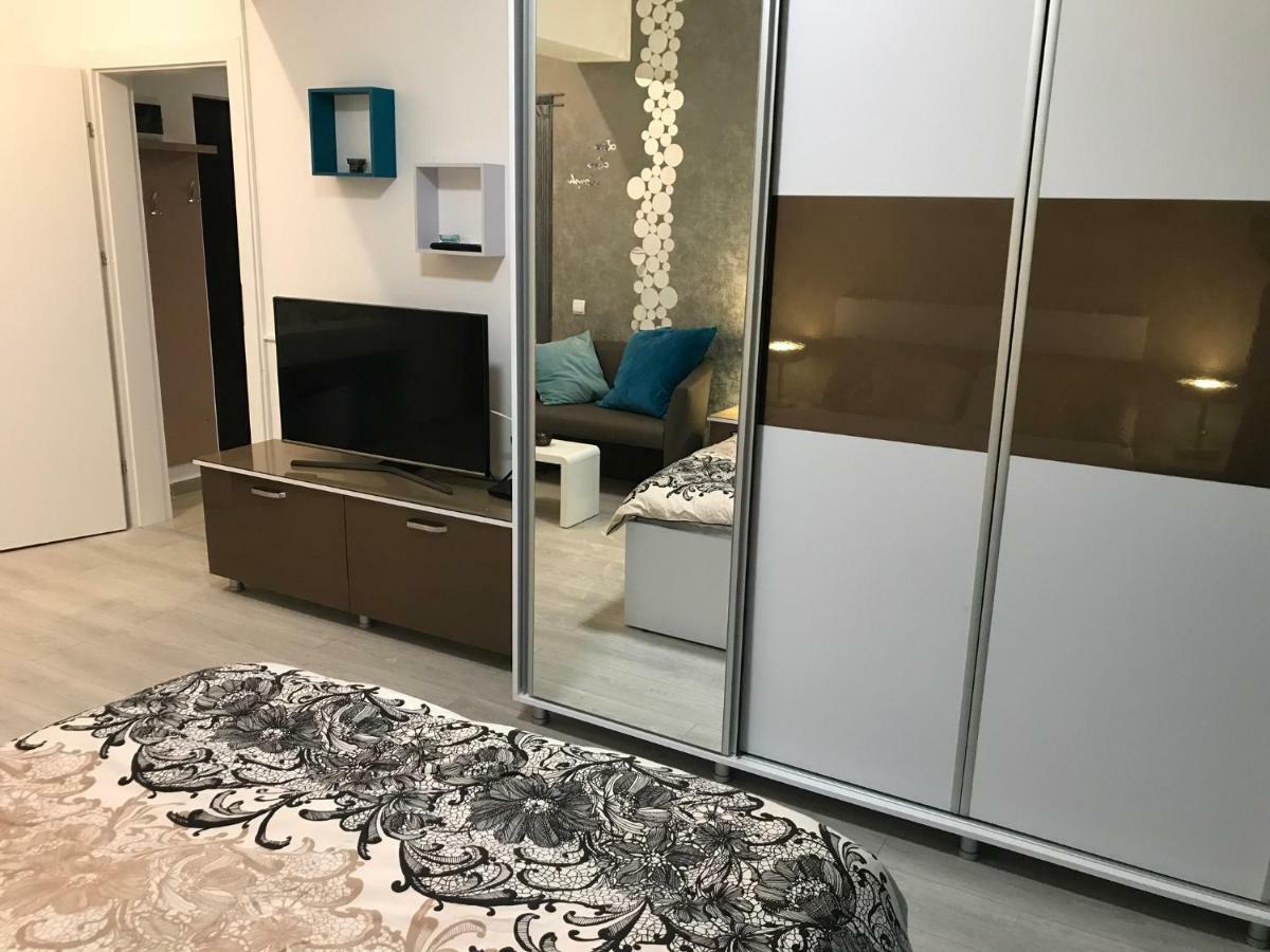 Luxury Flat 9 Near Metro Apartment Bucharest Exterior photo